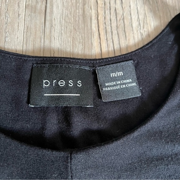 🔥SALE - any 4/$20. Press Knotted Crop Top - Picture 2 of 4